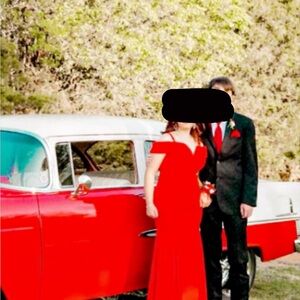 Selling this beautiful red prom dress